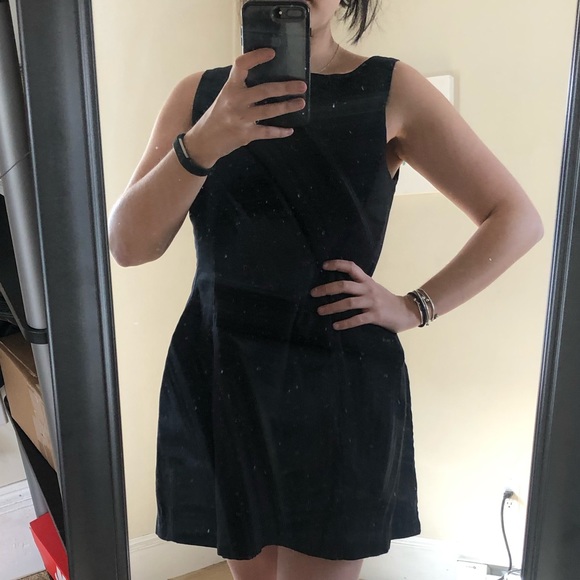Forever 21 Dresses & Skirts - Black forever 21 mini dress LBD with gold zipper